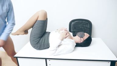 O cabrão do gerente do escritório. Dava para foder pernas, mamas, e orgasmo alto com sexo anal - 6 image
