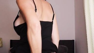 MILF стриптиз сосание и верховая езда - 3 image