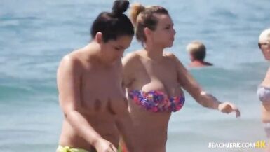Stranieri sulla spiaggia nudista - 13 image