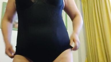 Mom dressed and cream her body - 10 image