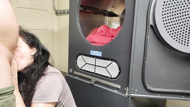Поймал мою мачеху она пытается положить одежду в стиральную машину - Hot Ass MILF Housewife Fucking and Creampied - 2 image