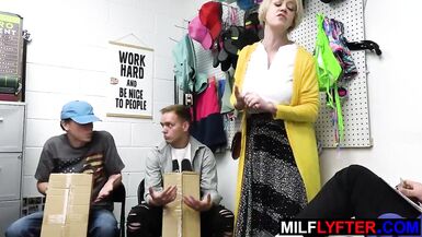 MILF Stiefmutter wird alles tun, um ihren diebischen Stiefsöhnen zu helfen - 5 image