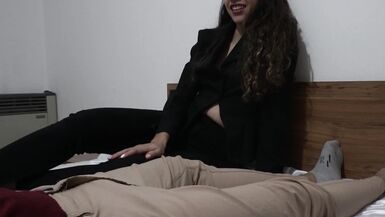 JOI Real Jefa se traga la corrida de su asistente