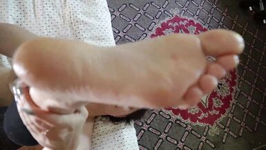 Mature milf teen Face cures clients impotence with oiled foot fetish. Le résultat du travail sur le visage et dans la bouche - 4 image
