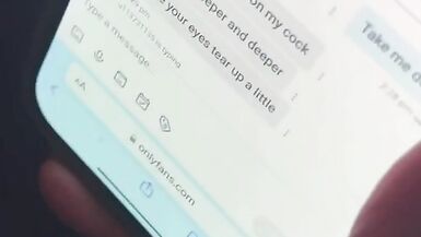 Manda messaggi ai miei fan mentre gioca con le mie enormi tette naturali e poi sborra sulle mie tette! - 13 image
