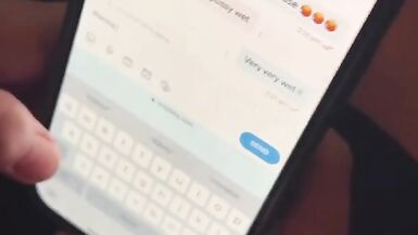 Manda messaggi ai miei fan mentre gioca con le mie enormi tette naturali e poi sborra sulle mie tette! - 6 image
