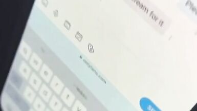 Manda messaggi ai miei fan mentre gioca con le mie enormi tette naturali e poi sborra sulle mie tette! - 9 image