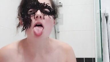 CHATTE Faucettes fait sa toilette ! En DIRTY TALK comme une SALOPE ! - 12 image