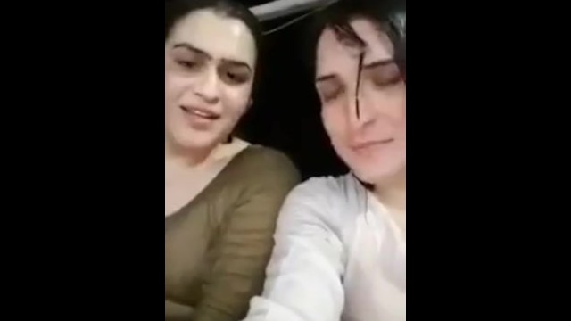 Khusra Xnxx Hd Video - Desi Khusri Khusra Bathing in Public watch online