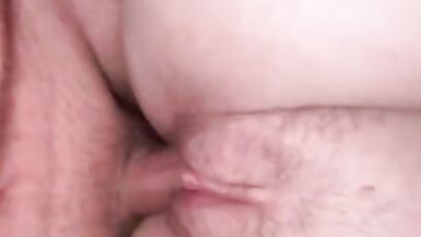 MILF LUCILLE SKY se fait baiser la chatte en gros plan et créampie - 15 image