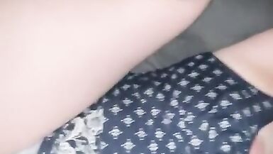 MILF LUCILLE SKY se fait baiser la chatte en gros plan et créampie - 2 image