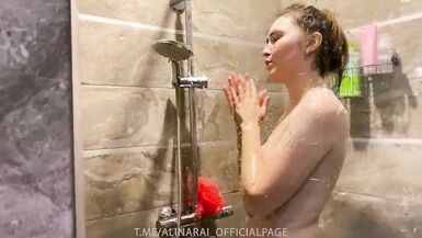 I spied on my stepmom in the shower and unexpectedly got sex - 4 image