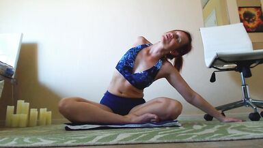 Beginner yoga Day 4 side stretching heal bulging disc in your spine - 4 image