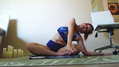 Beginner yoga Day 4 side stretching heal bulging disc in your spine - 6 image
