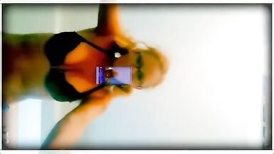 Sürtük MILF Külot içinde alay ediyor - 10 image