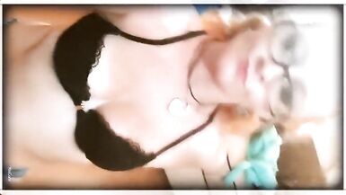 Sürtük MILF Külot içinde alay ediyor - 6 image