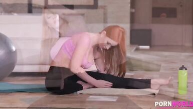 Threesomes Brutal sex inside into tight pussy & Asshole - 2 image