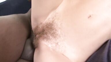 Chatte poilue baisable scène 1 - 8 image