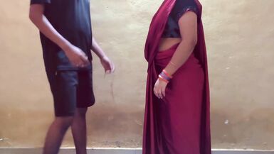 Une belle-mère indienne a reçu lanal de son beau-fils en labsence de son père.