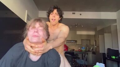 Un psychopathe arabe baise sa voisine milf