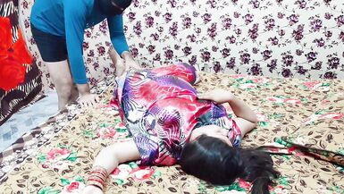 meri bhabhi Bed p so rahi thi to maine apna lund uski chut main dal dia - 2 image