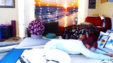 Meditation, Entspannung, Erdung und Yoga gegen Ängste. Join my faphouse für mehr Yoga, hinter den Kulissen, nackt Yoga - 4 image