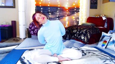Meditation, Entspannung, Erdung und Yoga gegen Ängste. Join my faphouse für mehr Yoga, hinter den Kulissen, nackt Yoga - 5 image