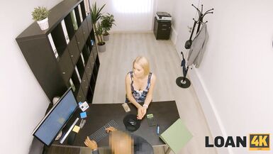 LOAN4K. MILF para konusunda çok heyecanlı, bu yüzden alacaklıyla takılıyor - 4 image