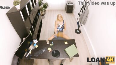 LOAN4K. MILF para konusunda çok heyecanlı, bu yüzden alacaklıyla takılıyor - 6 image