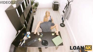 LOAN4K. MILF para konusunda çok heyecanlı, bu yüzden alacaklıyla takılıyor - 8 image