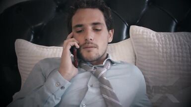 Une mère sexy en colère pour avoir fait lamour avec son fils - 2 image