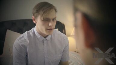 Azgın anne baştan çıkarıldı ve deneyimsiz oğlu tarafından sert becerdin - 4 image