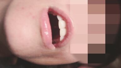 Elle est allée trop loin ! Elle a baisé le fils de son amie et la même sucé jusquà ce quil lui jouisse au visage. 3/3 - 15 image