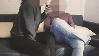 Elle est allée trop loin ! Elle a baisé le fils de son amie et la même sucé jusquà ce quil lui jouisse au visage. 3/3 - 2 image