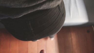 Elle est allée trop loin ! Elle a baisé le fils de son amie et la même sucé jusquà ce quil lui jouisse au visage. 3/3 - 9 image