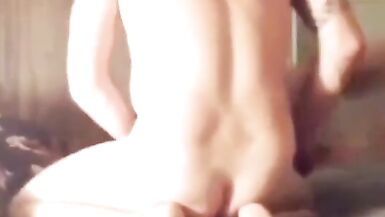 Il toro scopa duro la milf mentre il marito filma il cuckold - 13 image