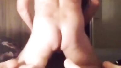 Il toro scopa duro la milf mentre il marito filma il cuckold - 3 image