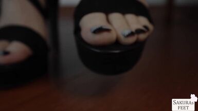 SAKURAsFEET - Je suis votre Femdom japonaise et maintenant je veux jouer avec votre bite !