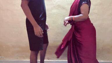 La belle-mère indienne a reçu lanal de son beau-fils alors que le père nest pas là.