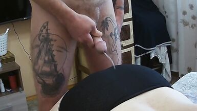 slicing cum on my fat girl after jerking off a dick