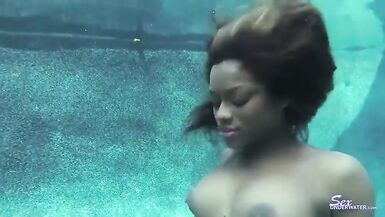 Lingerie Striptease Underwater pt2 - 3 image