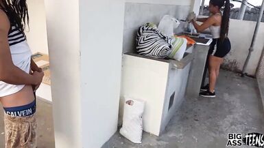 Sexo con mi vecina en el balcón del apartamento la chantajeo y me ayuda con mi paja le hago creampie en su boca sucia y coño cremoso vecina con culo grande anal - 3 image