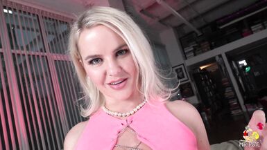 MILF Slimthick Vic has a big ass, big tits, and loves getting fucked! - 7 image