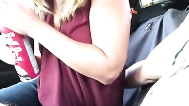 RISKY ROADSIDE Минет и рукоблудие с горячей MILF! - 2 image