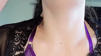 Горячая MILF сосет небрежный член между ног - 10 image