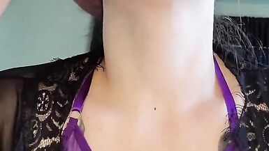 Горячая MILF сосет небрежный член между ног - 11 image
