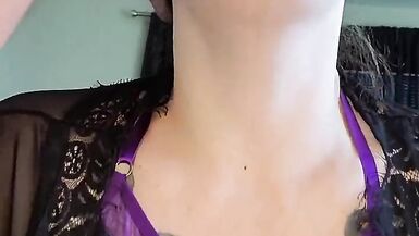 Горячая MILF сосет небрежный член между ног - 12 image
