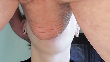 Горячая MILF сосет небрежный член между ног - 6 image