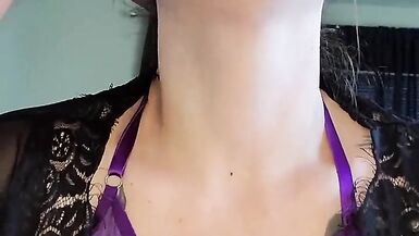 Горячая MILF сосет небрежный член между ног - 9 image