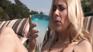 Je ne mexcite quavec des femmes plus âgées ! (Linoubliable Porn Emotions en version HD restylée)